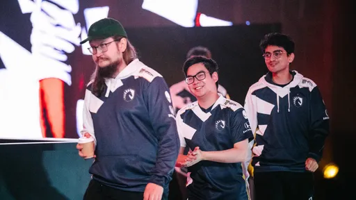 Liquid нанесла ники фанатов на форму игроков на The International 2022