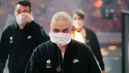 Yatoro побрился налысо перед финалом The International 2023