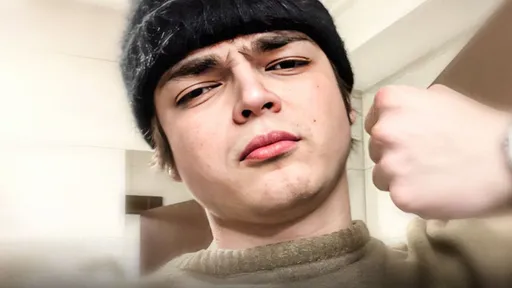 Скандал: рэпер Schokk ударил стримера Rostislav_999 во время прямой трансляции