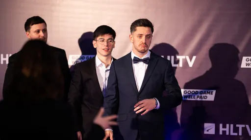 ApEX стал «Капитаном года», а zonic выиграл в номинации «Тренер года» на HLTV Award 2023