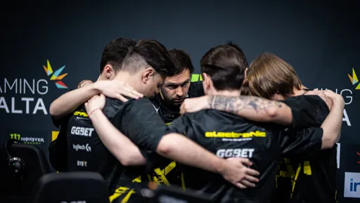 Клиенты PARI выбрали NaVi фаворитом в матче против Outsiders на ESL Pro League Season 17