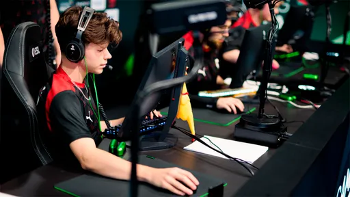 NaVi сыграет против MOUZ в гранд-финале EPL Season 18