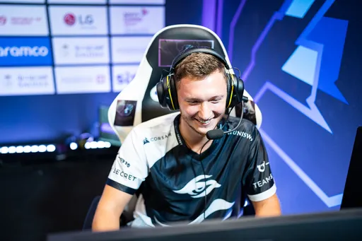 Resolut1on мог покинуть ростер Team Secret по Dota 2