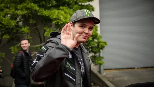 «Не каждому идёт борода» — AdmiralBulldog оценил внешний вид Resolut1on
