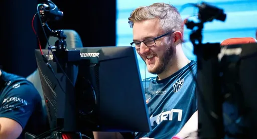smooya: должно быть, kyxsan в шоке, увидев трофей за мейджор в инвентаре
