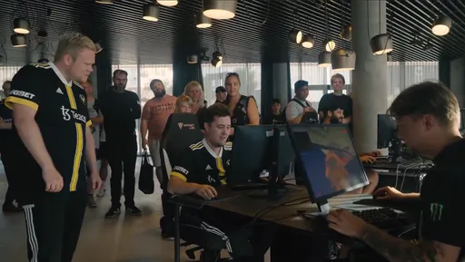 ZywOo победил s1mple в матче 1x1 на BLAST Premier: Fall Groups 2022