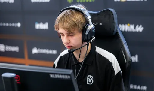 B8 вышла в третью стадию StarLadder Budapest Major 2025