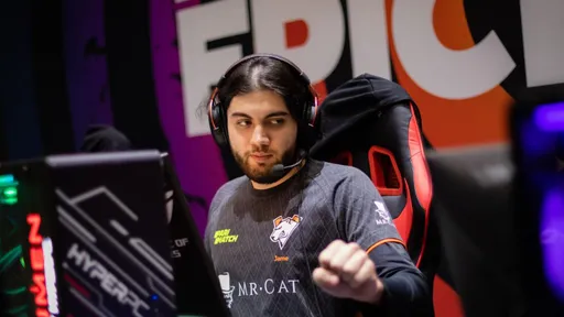 Jame показал свой автограф для стикера с PGL Major Antwerp 2022