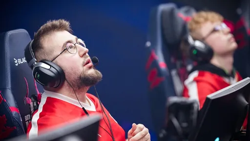 MOUZ победила NaVi в групповом этапе IEM Cologne 2025