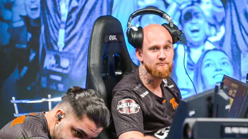 KRiMZ воссоединился с JW в составе EYEBALLERS