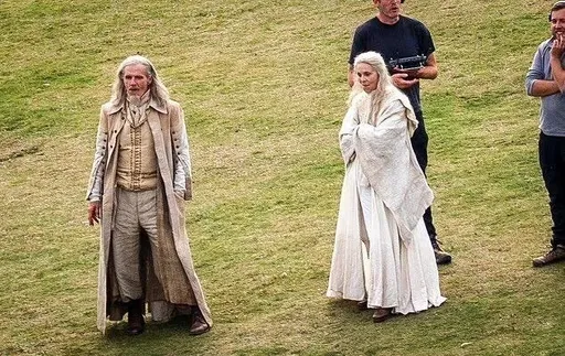 В сети показали кадры со съёмок сериалa «Гарри Поттер» с участием персонажа Николаса Фламеля и его жены