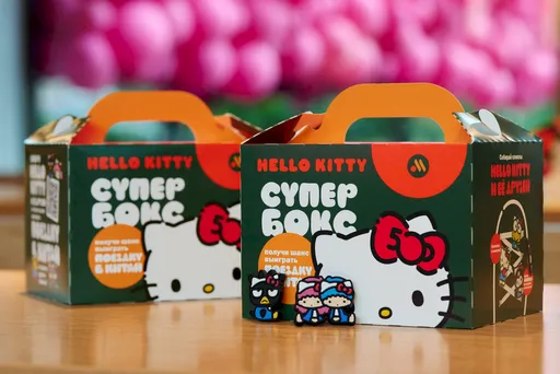 В Госдуме потребовали запретить розовые бургеры Hello Kitty во «Вкусно – и точка»