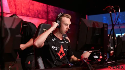 Gla1ve порассуждал о шансах выиграть NaVi в полуфинале IEM Cologne 2022