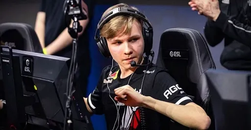 Золотой автограф m0NESY к BLAST.tv Paris Major 2023 обошёл стикер s1mple на торговой площадке Steam