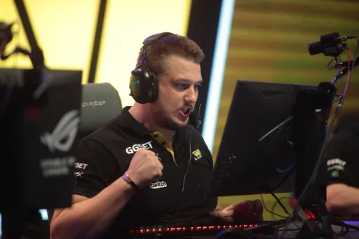 Zeus: Kane собирает состав по CS:GO, одним из спонсоров является футболист Зинченко