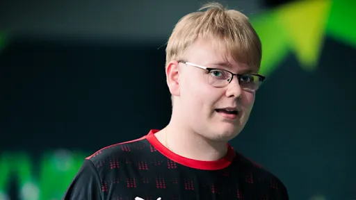 Jimpphat получил MVP от ESL за игру в финале EPL S18