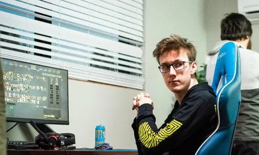 SabeRLighT-: благодарен за возможность украсть стратегии Team Liquid