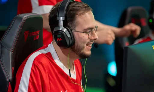 MOUZ обыграла NaVi и находится в одной победе от плей-офф PGL Cluj-Napoca 2026