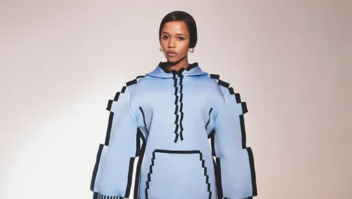 Испанский бренд Loewe выпустил коллекцию одежды по Minecraft