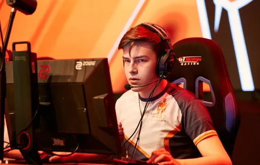 Amkal забрала у Astralis первую карту на отборочных к RMR