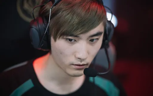 Тренера команды по LoL обвинили в совращении несовершеннолетних