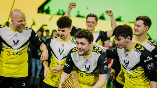 NaVi, VP и Cloud9 остались в топ-10 в последнем рейтинге HLTV 2023 года