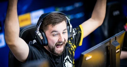 HooXi выкинул логотип Fnatic после победы на ESL Pro League Season 17
