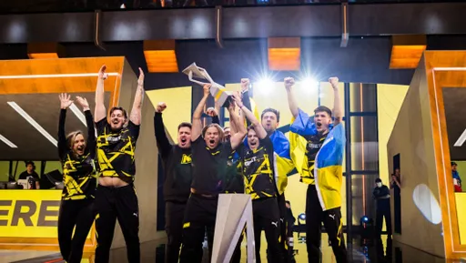 Valve устранила баг с прыжком и добавила стикеры чемпионов мейджора в CS2