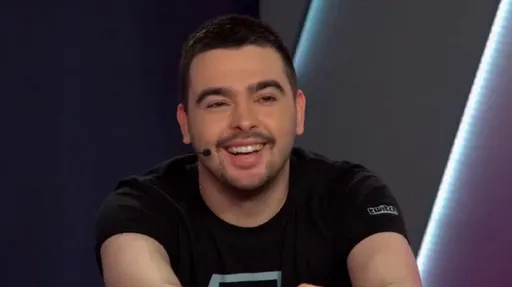 Стример Стрей набрал 1,5 миллиона подписчиков на Twitch