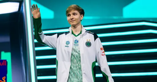 m0NESY стал лучшим игроком группового этапа EWC 2026 по CS2