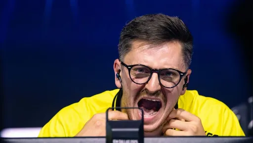 NaVi пошутила о поведении apEX перед матчем против Team Vitality