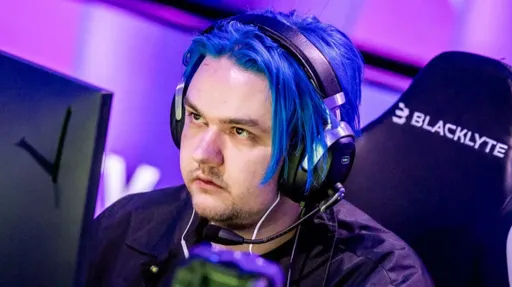Yatoro вспотел и поменял футболку до игры с PARIVISION на DL S27