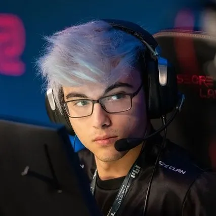 Рассел Twistzz Ван Дулкен