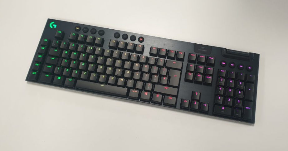 Logitech G915 LIGHTSPEED – одна из немногих низкопрофильных механических клавиатур