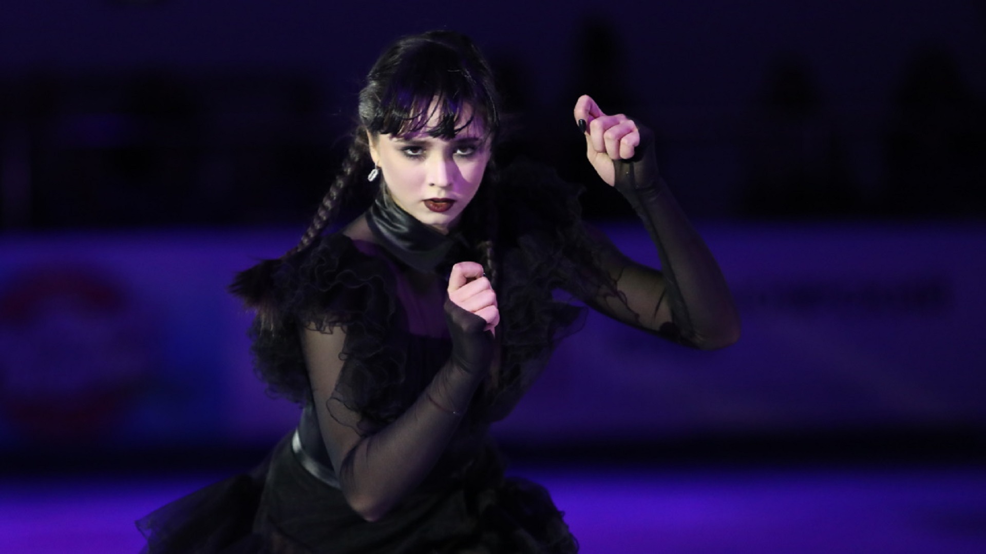 Фигуристка Камила Валиева повторила танец из сериала «Уэнсдей» на Чемпионате России