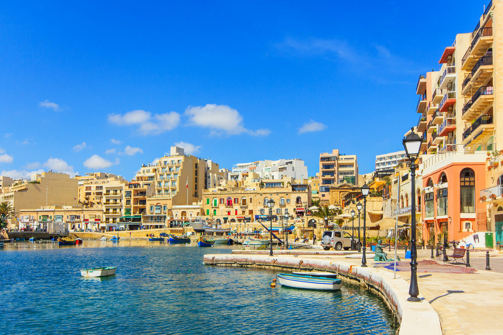 Сент-Джулианс – город-курорт на острове Мальта