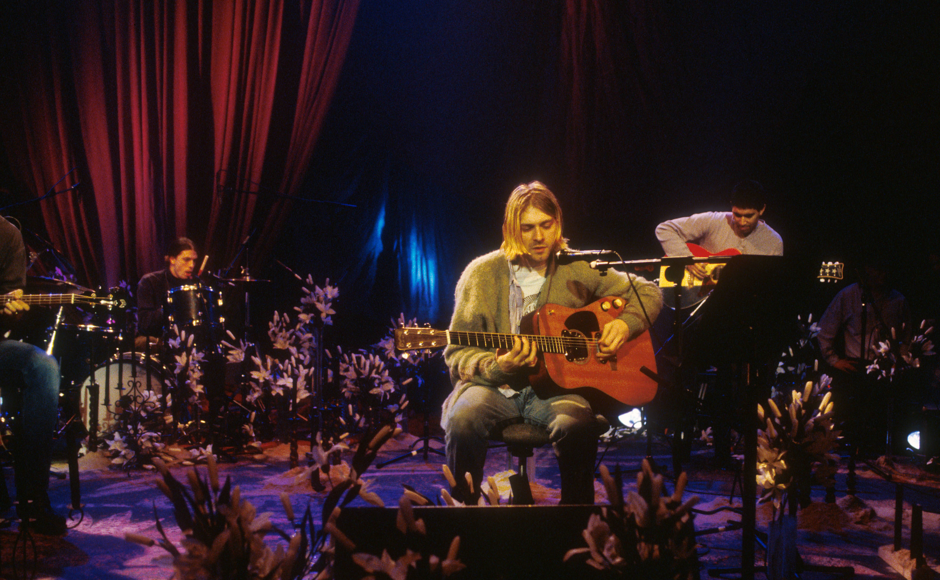 Кадра с концерта Nirvana MTV Unplugged