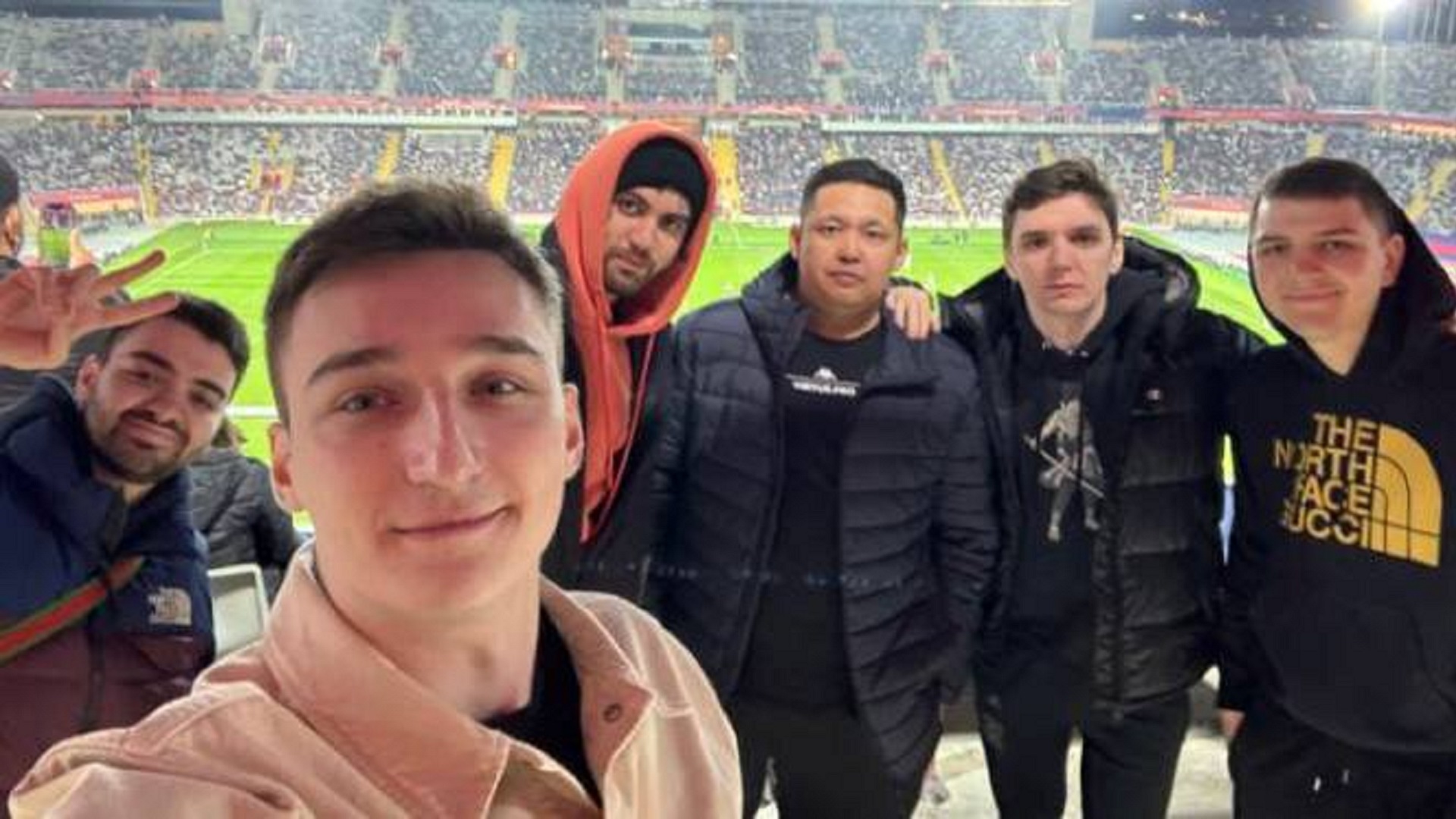 Игроки Virtus.pro посетили футбольный матч «Барселона» – «Алавес»