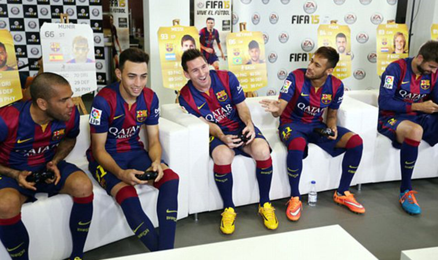Лионель Месси играет в FIFA 15 с одноклубниками
