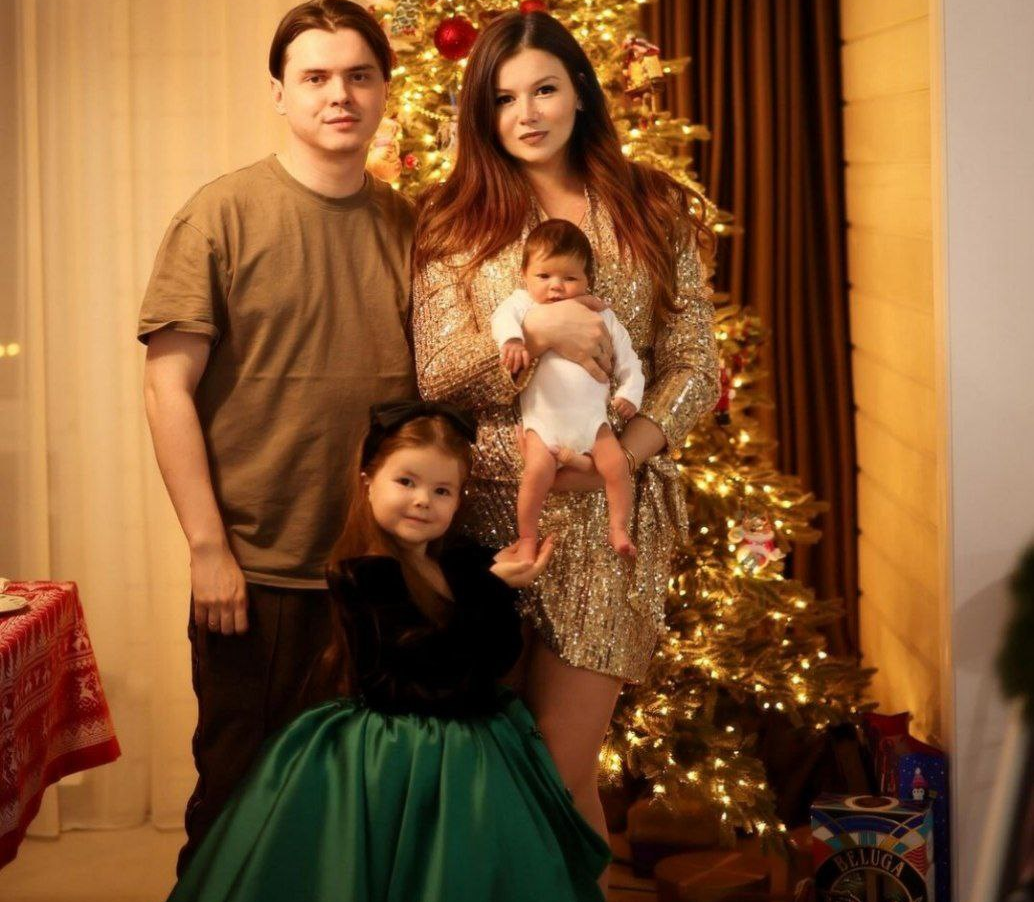 Денис electroNic Шарипов вместе со своей семьёй