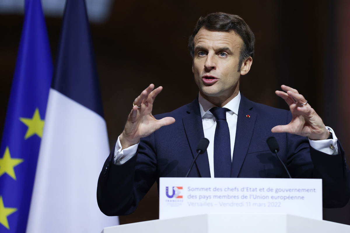 Президент Франции был замечен в худи Team Vitality