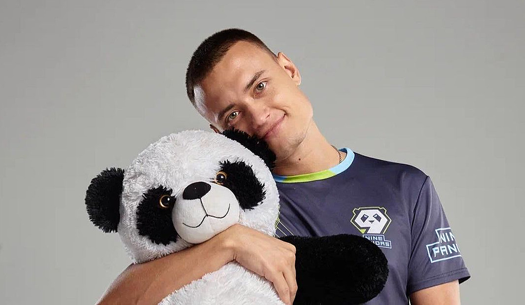 Денис seized Костин в 9 Pandas