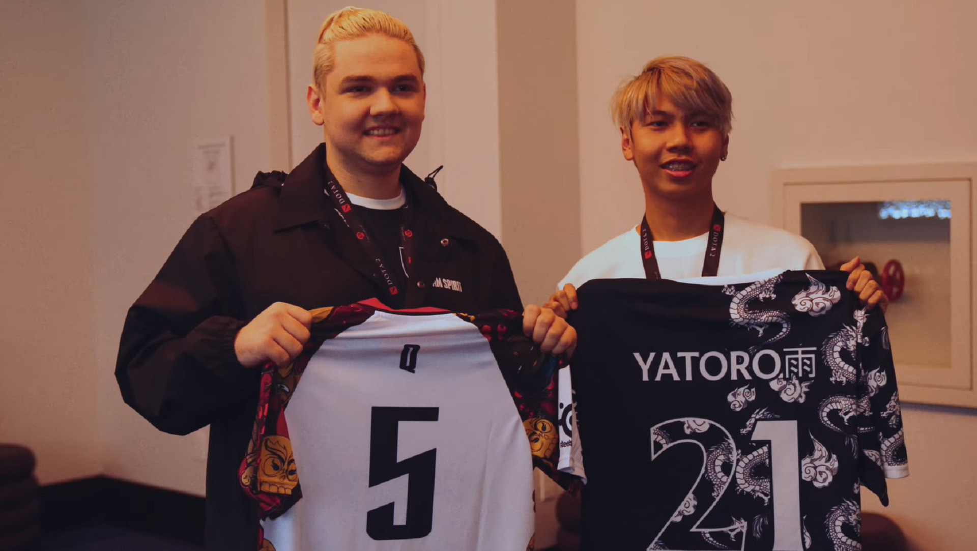 Yatoro обменялся джерси с Q на The International 12
