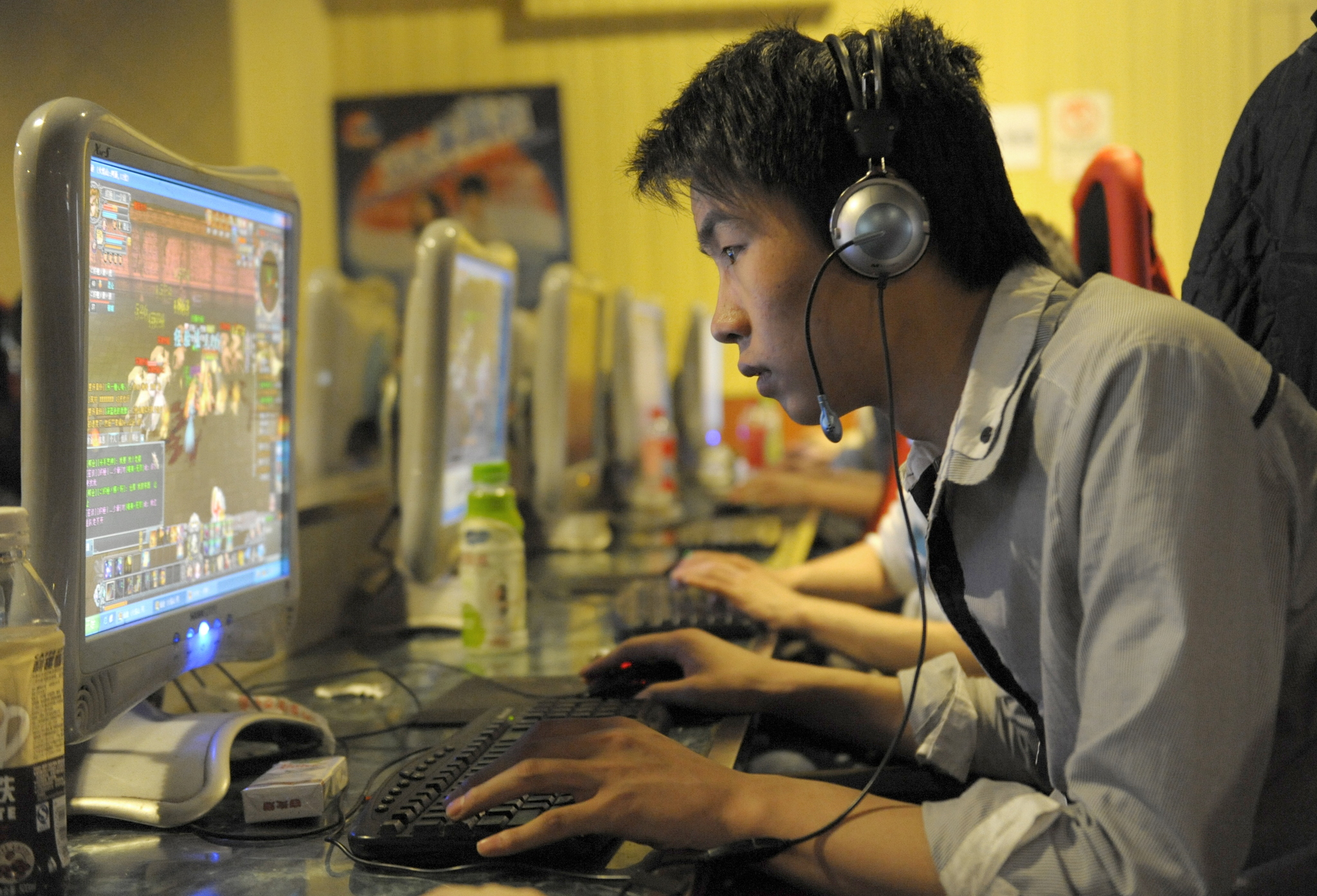 Как живут геймеры в Китае: пиратство, часовой онлайн и миллиарды прибыли