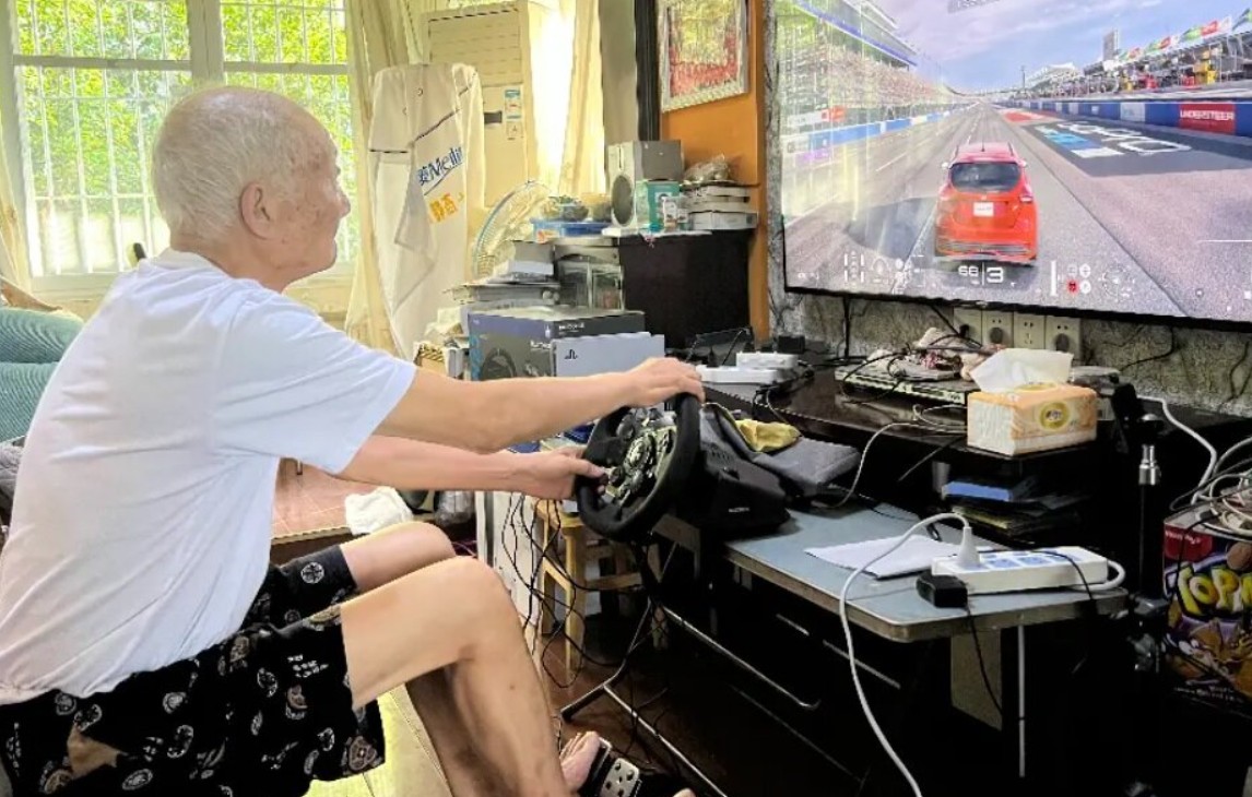 Житель Китая стал самым старым видеоигровым стримером в Книге рекордов Гиннесса