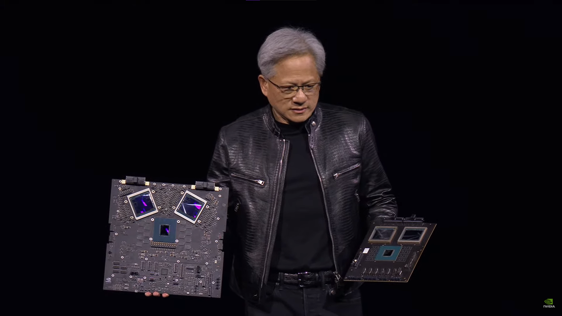 Генеральный директор Nvidia представляет GB200 Grace Blackwell Superchip