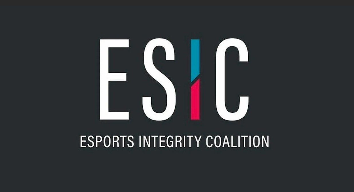 ESIC анонсировала новую волну блокировок за тренерский баг в CS