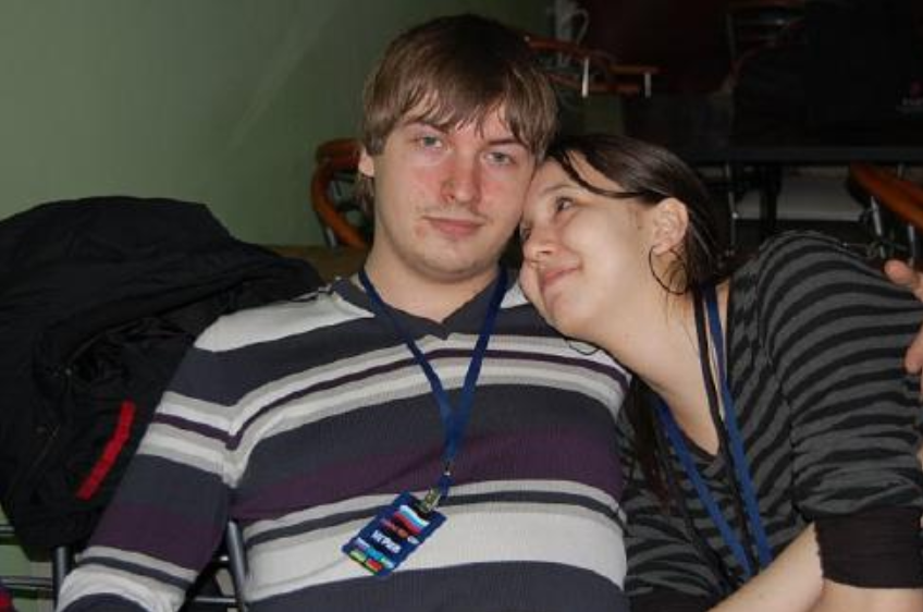 Молодой Михаил Dosia Столяров с девушкой