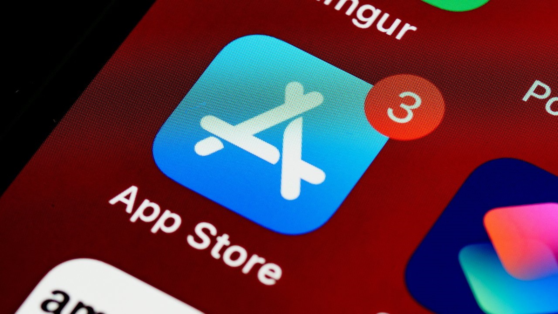 Apple добавит возможность устанавливать сторонние приложения на iOS в обход App Store