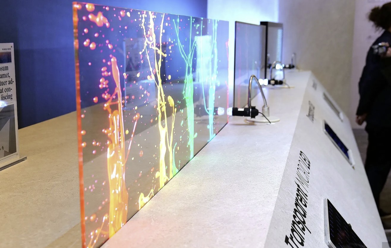Samsung представила прозрачный дисплей на выставке CES 2024